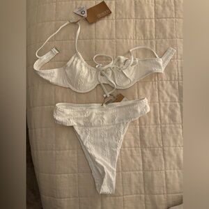 UNWORN white bikini set, size small.